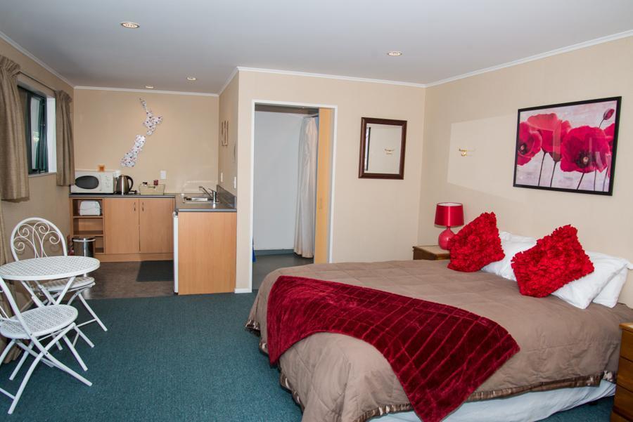 Te Waka Lodge Te Anau Bagian luar foto